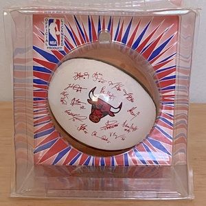 Chicago Bulls 2006 team logo mini basketball Christmas ornament. Brand new.